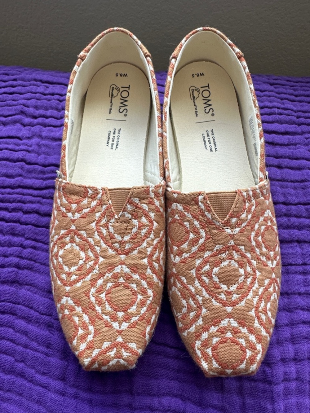 TOMS Womens Rust & Cream Patterned Slip-Ons